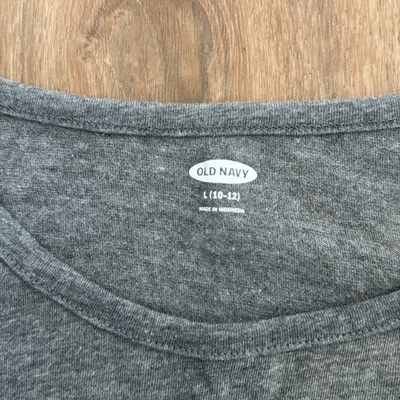 Girls holiday shirt with sequins cat in present Christmas shirt - Picture 3 of 7